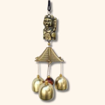 carillon à vent tibétain à trois clochettes et sa statuette de chat